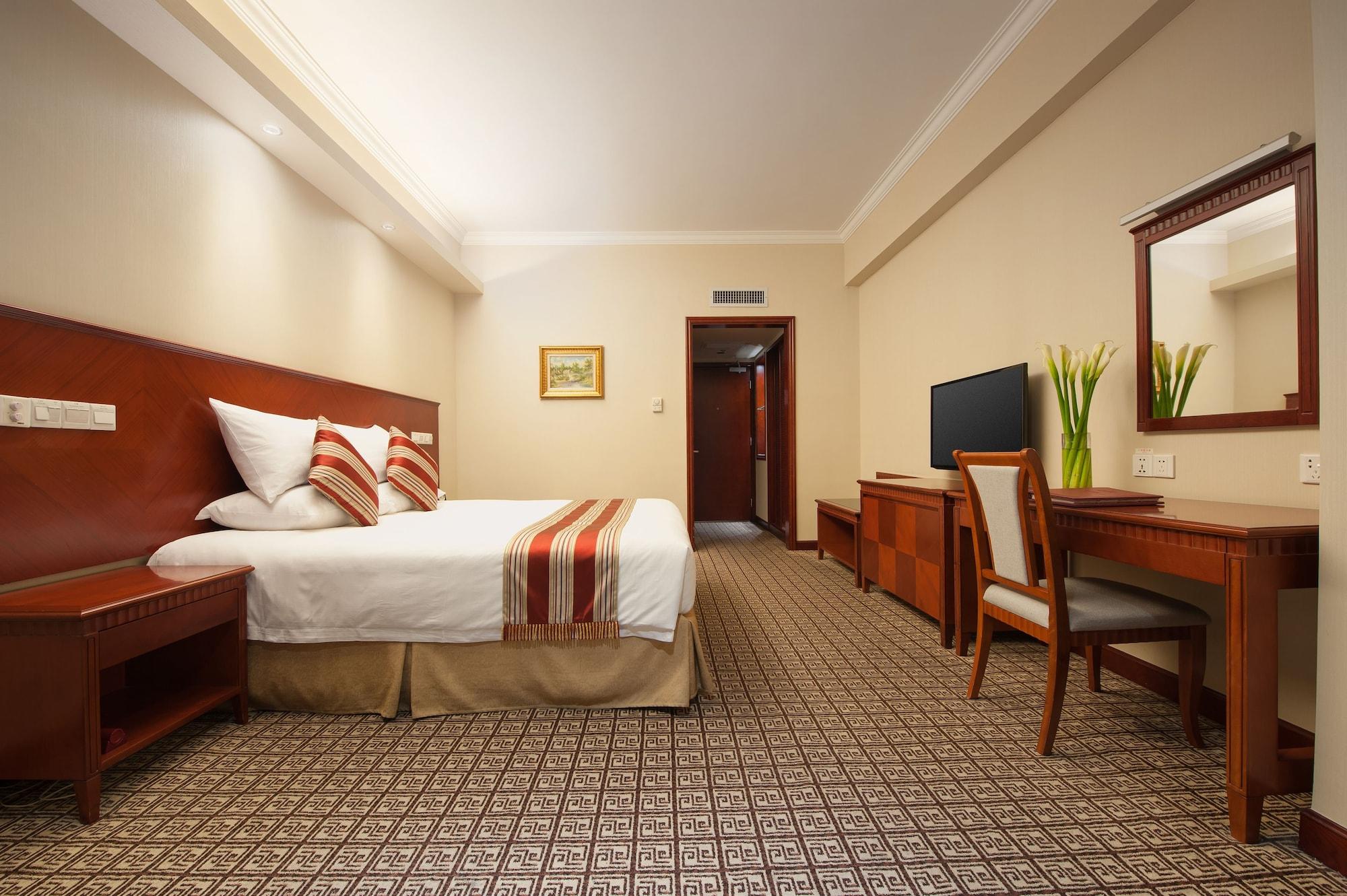 Ramada By Wyndham Pearl 4*