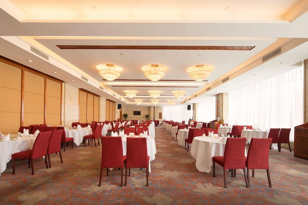 Hotel Ramada By Wyndham Pearl 4*
