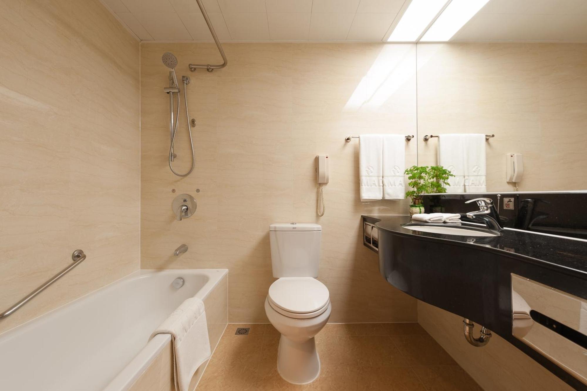 Ramada By Wyndham Pearl Hotel