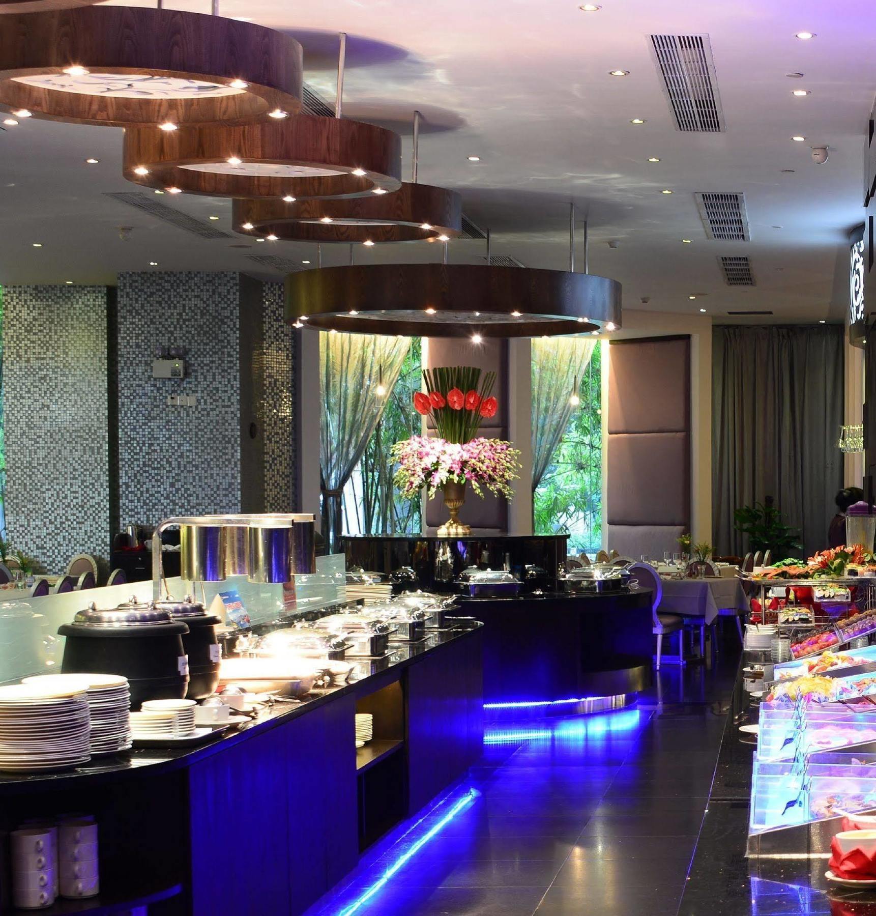 Ramada By Wyndham Pearl Hotel 4*